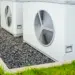 Pompe à chaleur à côté d'une maison